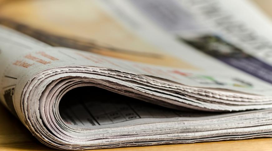 Kan de thuisbezorging van kranten en tijdschriften door de concessiehouder bpost deels worden uitbesteed aan de dagbladhandelaars?